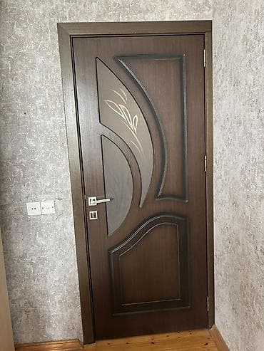 taxta gapilar: Otaq qapısı – qəhvəyi rəngdə, müasir dekorativ naxışlı model — 2