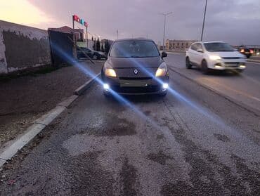 Renault Scenic: 1.5 l | 2010 il 385000 km Van/Minivan