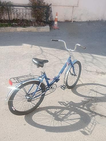 Şəhər gəzintiləri və gündəlik istifadə üçün rahat klassik velosiped -