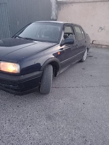 w211 radiator: Volkswagen Vento sedan - Kuzov: 4 qapılı sedan, tünd göy rəng - — 1