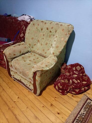 ucuz oboylar ve qiymetleri: 2 ədəd kreslo 1 ədəd divan.
Kreslonun biri 20 manat.
Divan 30 manat — 1