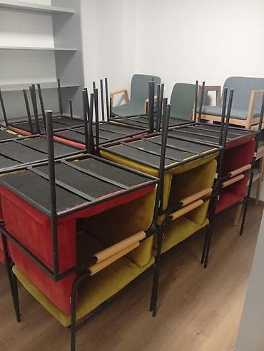 masa kafe: Stullar ilə, Kvadrat masa — 1