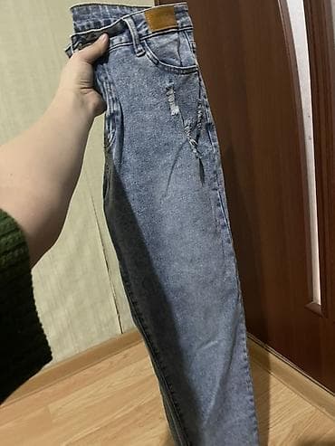 sensor saat: Boz rəngli, yüksək bel qadın cins şalvarı. - Model: düz/relaxed kəsim — 2