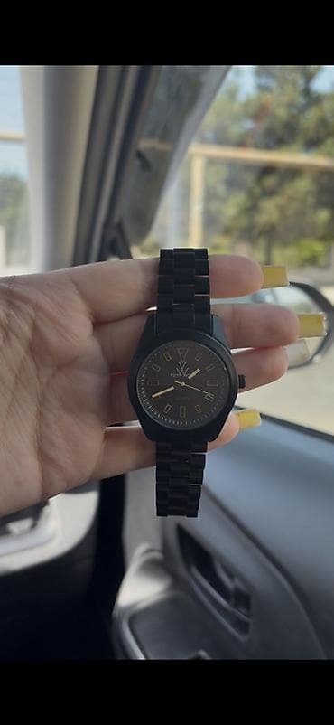 danışan saat: Qara rəngdə minimalist analoq qol saatı. - Korpus: mat qara tonlarda — 1