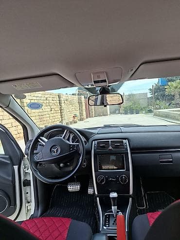 volkswagen passat b8: Mercedes-Benz B 170: 1.7 l | 2008 il Sedan — 6