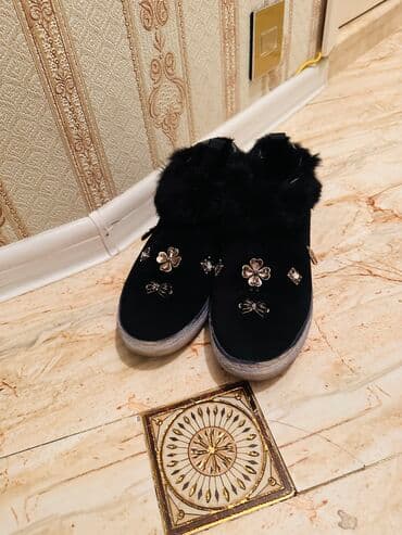 Uqqilər, Ölçü: 37, rəng - Qara, İşlənmiş