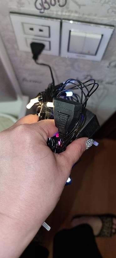 kişi koftası: Rəngli LED işıqlandırma qirlyandı - Enerji mənbəyi: 220V şəbəkəyə — 3