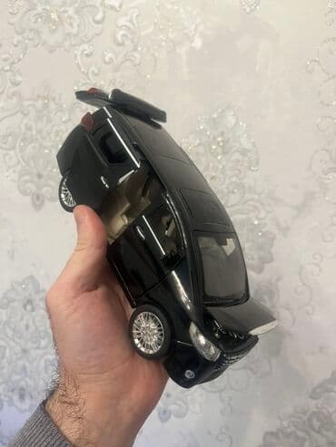 model: Miqyaslı oyuncaq minivan – metal korpuslu kolleksiya modeli - Rəng — 1