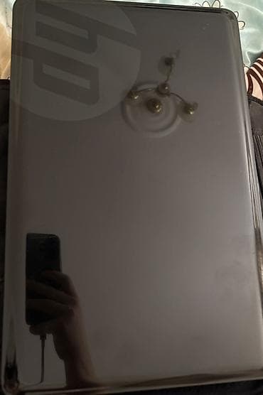 komputer işi: HP 2000 seriyası noutbuk - Ekran: təxminən 15.6" (matris parlaq), üst — 2