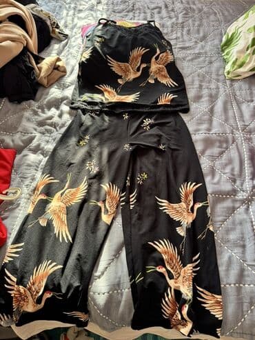 kiqurum qadın pijamaları: İki hissəli qadın pijama dəsti - Rəng: qara fon - Naxış: uçan turnalar — 1