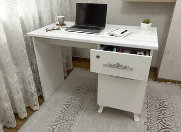 qar qızı: İşlənmiş, Manikür üçün masa, Güzgüsüz — 2