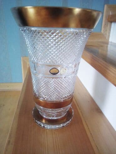 məxmər gülü: Bir vaza, Xrustal — 1