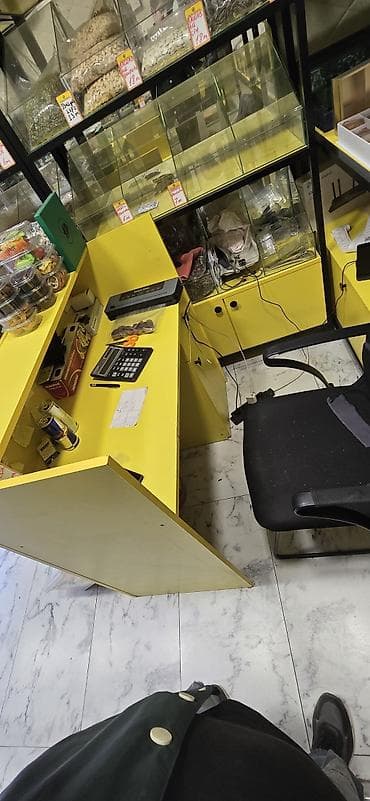 mebellər və qiymətləri: Mağaza üçün vitrin və kassir zonası mebeli komplekti - Rəf sistemi — 1