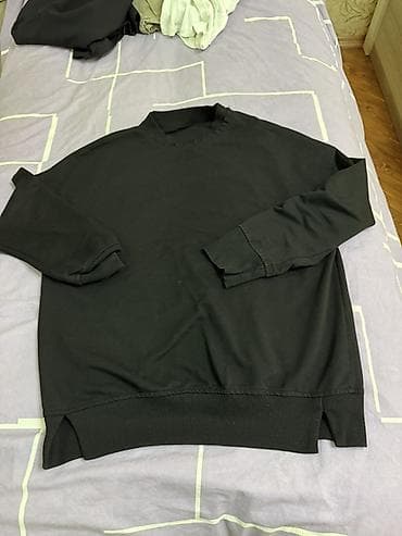 Qara rəngli unisex svitşot - Sadə və minimal dizayn - Yarım boğaza