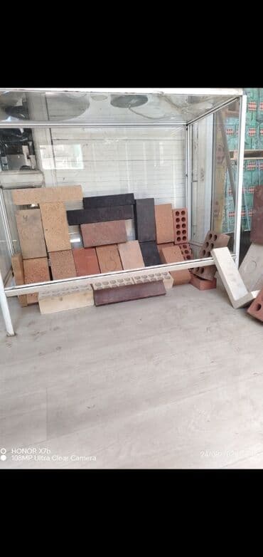 балыкчы кирпич завод: Müxtəlif rənglərdə və formalarda tikinti kərpicləri. Bu kərpiclər — 1