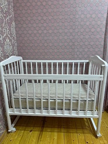 Oğlan və qız üçün, Dördbucaq, Beşik, Dəstsiz, Matras ilə, Yellənmə mexanizmsiz