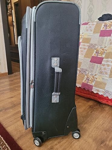 Çamadanlar: Amerikadan alınıb 7 8 il evvel sadece valizin cızığları falan var — 4