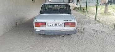 VAZ 2107 sedan - Kuzov: klassik 4 qapılı sedan, ağ rəng - Mühərrik