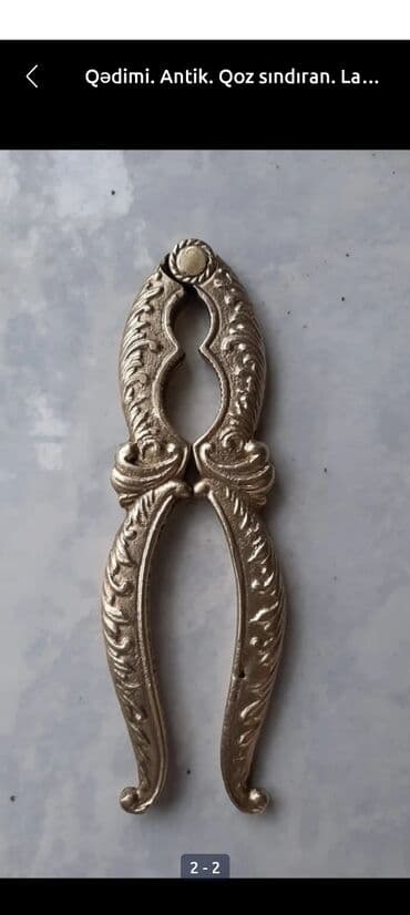 Qədimi üslubda dekorativ qozsındıran - Material: metal (tökmə)