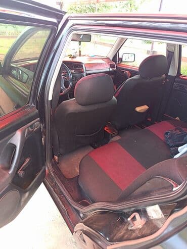 реставрация салона авто: Avtomobilin iç görünüşü. Avtomobilin salonunda qırmızı və qara — 13