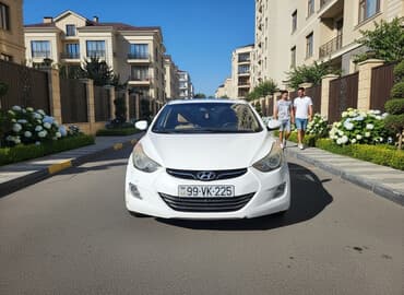 Hyundai Elantra: 1.8 l | 2013 il Sedan