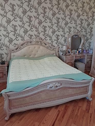Мебель: Двуспальная кровать, Трюмо, 2 тумбы, Б/у — 2