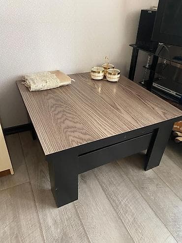 Aşağı stol – kvadrat formalı, müasir dizayn.
Altında şkafıda var
