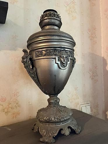 qədimi sandıq: Bir vaza, Metal — 1