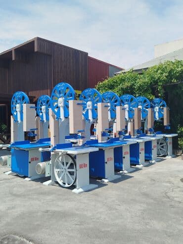 Taxta materialları emal etmək üçün nəzərdə tutulmuş şaquli mişar