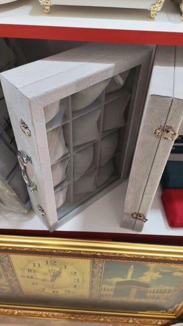 məktəb partası: 6 ededli dəri saat.qâblari 35 AZN.qehveyi dördbucaqli 50 azn. 10 — 10