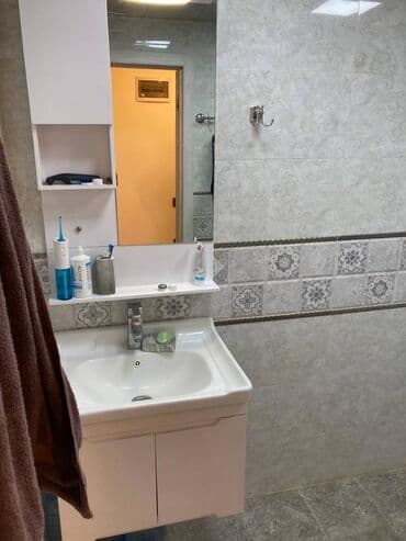 qobuda kirayə evlər: İnşaatçılar metrosunun yaxınlığında 5 mərtəbəli köhnə tikilinin 3 cü — 8