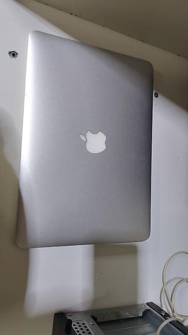 400 manatliq telefonlar: Macbook air A1466 (2017) Core i5 (5ci nesil) 8 ram 256GB ssd - — 3