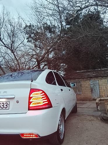 195 65 15 teker: LADA Priora, ağ rəng, sedan kuzov. Xüsusiyyətlər və təchizat: - Ön və — 5