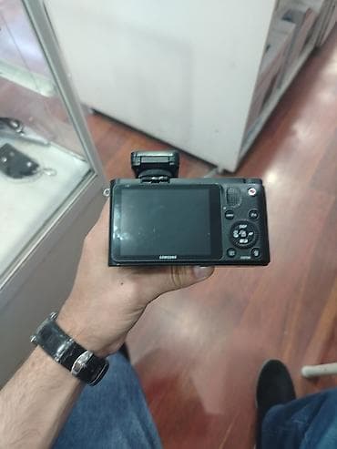 isti: Samsung NX1000 hibrid fotoaparat dəsti - Gövdə: Samsung NX1000 (APS‑C — 6