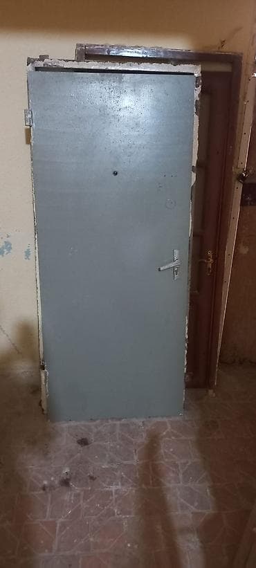 qapi: Mənzil üçün İşlənmiş Giriş qapısı 90x200 sm Glazok ilə, Zəmanətsiz, Ünvandan götürmə — 4