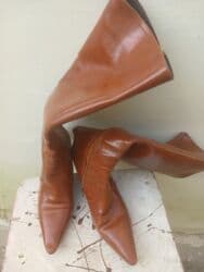 çəkmələr: Qadın çəkmələri – müxtəlif modellər və rənglər Təsvir: - Klassik — 2