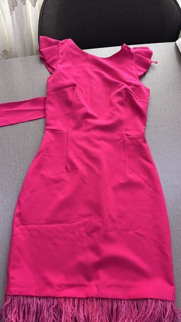 Parlaq çəhrayı rəngdə, dizə qədər uzunluqda zərif ziyafət/libas. - lalafo.az -da Parlaq çəhrayı rəngdə, dizə qədər uzunluqda zərif ziyafət/libas. -