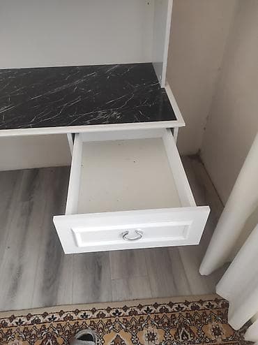 bar masasi: Düz masa, Stulsuz, Polkalı, Siyirməli, Sadə laminat — 2