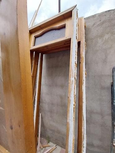 su matoru islenmis: 4 ev qapısı. 2 qapının şüşəsində çat var.çərçivəsi üstündə. 1 qapı 20 — 1
