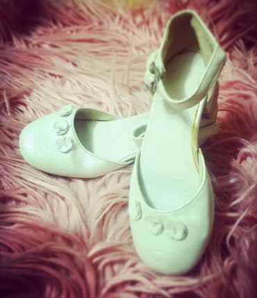 Donlar: Ayaqqabi 27 olchude(stelka 18sm), bir balaca deffekti var — 2