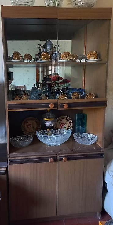 Mebel vitrin dəstı - Material: ağac əsaslı lövhə (taxta teksturası)