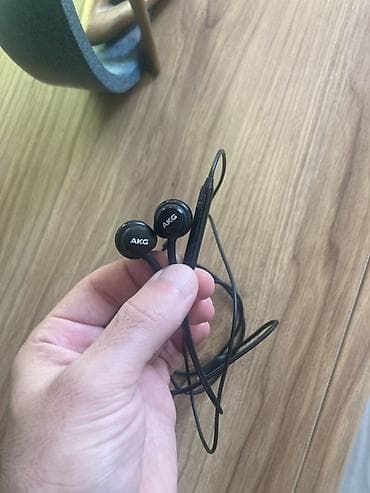 Yeni Simli Qulaqcıqlar, Akg, rəng - Qara