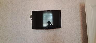 kronşteyn: Samsung LCD televizor, divar asqısı ilə - Ekran: təxminən 26–32 düym — 1