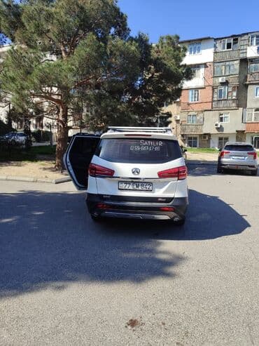 fiat doblo ölüxana: BAIC M60 miniven/SUV - Kuzov: ağ rəngli, qara dekor elementləri, dam — 3