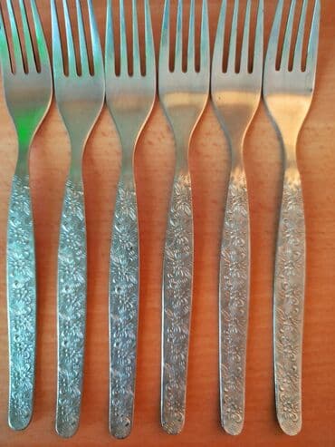 çəngəl qaşıq dəstləri: Çəngəl və picaq dəsti
qədimidir.
sovet malıdır.
təzədi.
heç işlənməyib — 5