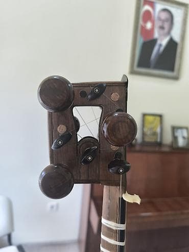 Musiqi alətləri: Professional tardı.Tarın ümumi görünüşüdə əladı.Tarın səsi və — 6