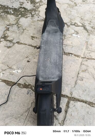 elektrikli sukuttur: Elektrik skuter - Rəng: qara, kompakt və möhkəm konstruksiya - Geniş — 1