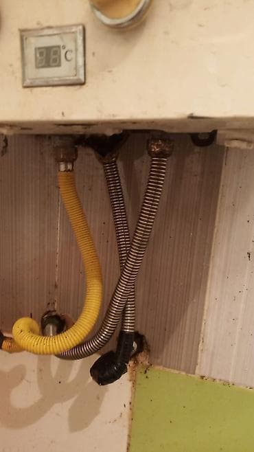 Santexnik - Qurğu: divara quraşdırılan qazla işləyən su qızdırıcısı -