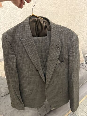 Klassik kişi kostyumu – üçlü dəst - Rəng və naxış: Boz tonlarda xırda