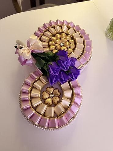 Hədiyyəlik şokolad kompozisiyası – “8” fiqurlu qutu - Zərif bənövşəyi